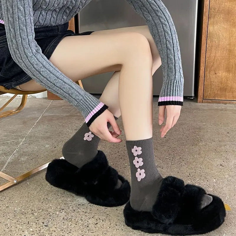Veľkoobchod Najnovšie kórejský Hyun Ya Feng Malé Kvetinové Stredné Trubice Ponožky, Doplnky, Módne pánske a dámske Pár Ponožky Manufactur - 1