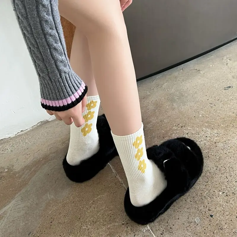 Veľkoobchod Najnovšie kórejský Hyun Ya Feng Malé Kvetinové Stredné Trubice Ponožky, Doplnky, Módne pánske a dámske Pár Ponožky Manufactur - 2